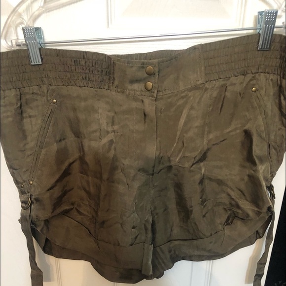 Diane Von Furstenberg DVF size 6 vintage green silk cargo shorts elastic waist - Picture 1 of 11